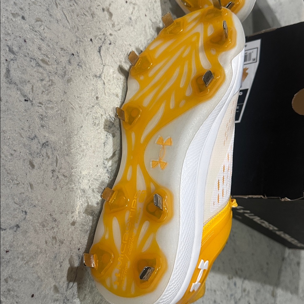 Under Armour Men's baseball metal cleats in Yellow and White - Picture 6 of 7